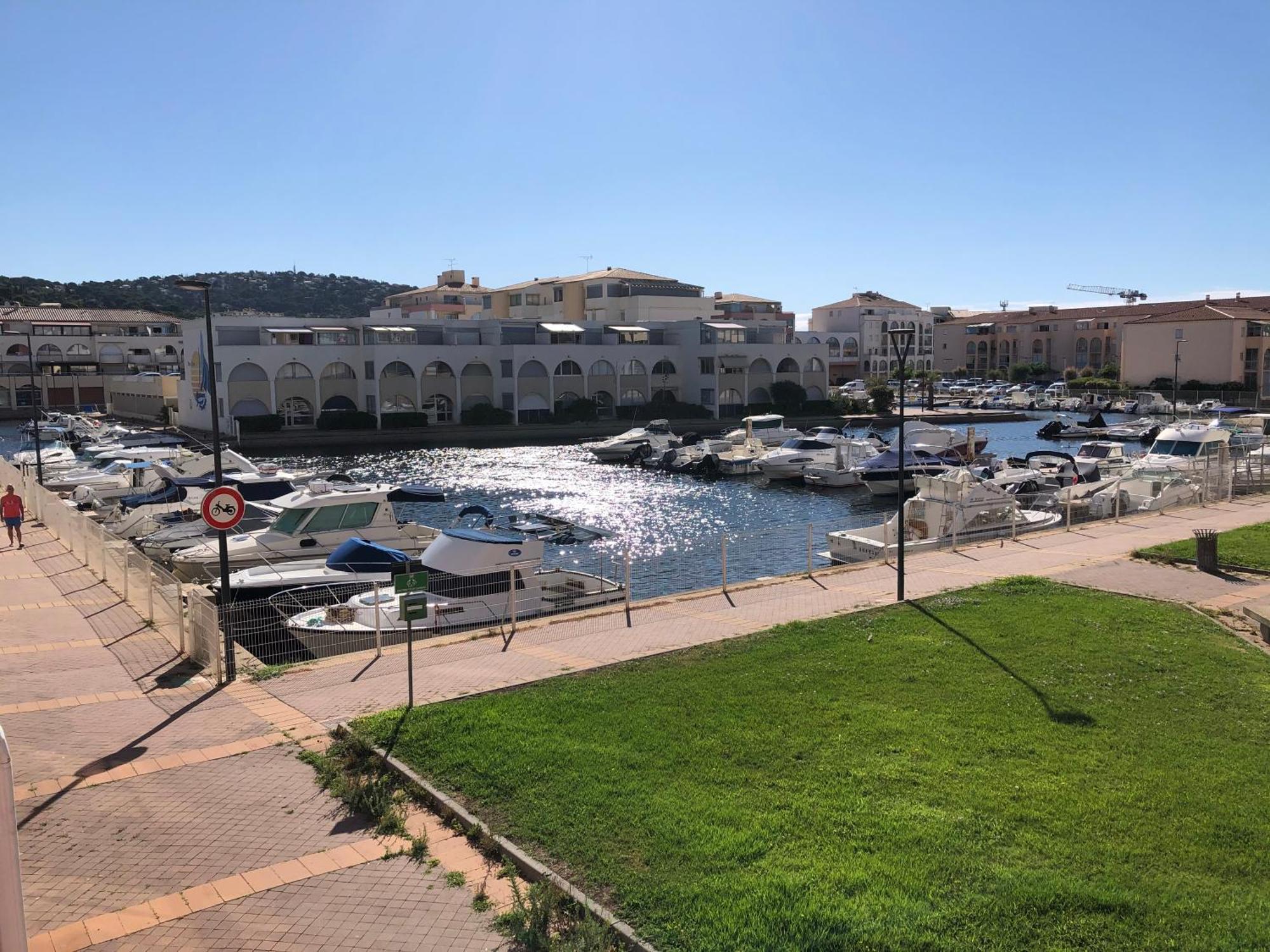 Coquet T2, Quartier Des Quilles, Climatise, 300M Des Plages Sète Exterior foto